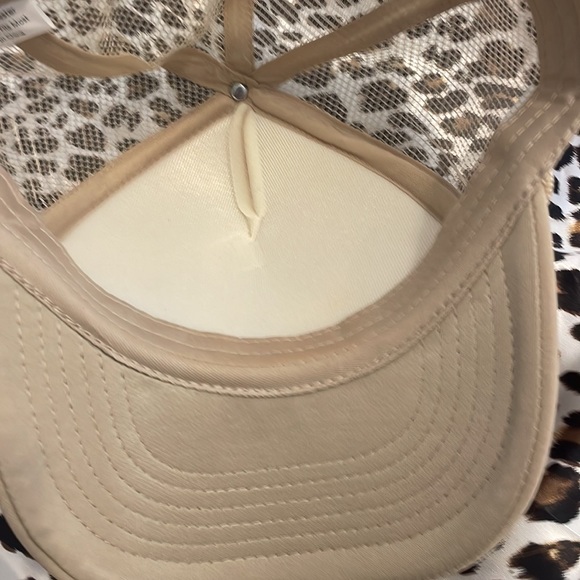 ✨patch trucker hat✨ - Picture 2 of 2